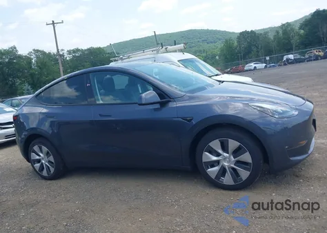 2023 Tesla Model Y Awd/Long Range Dual Motor All-Wheel Drive z USA, uszkodzony, nr VIN 7SAYGDEE3PF879552